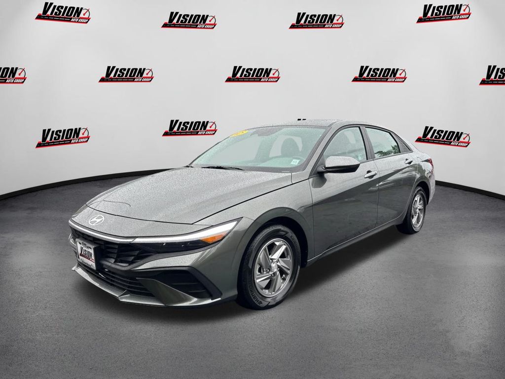 2025 Hyundai Elantra SE