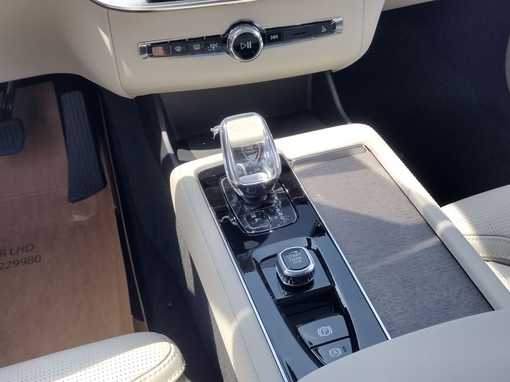 2026 VOLVO XC90 - Image 28