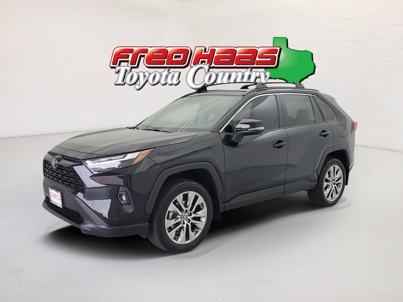 2022 Toyota RAV4 XLE Premium's photo