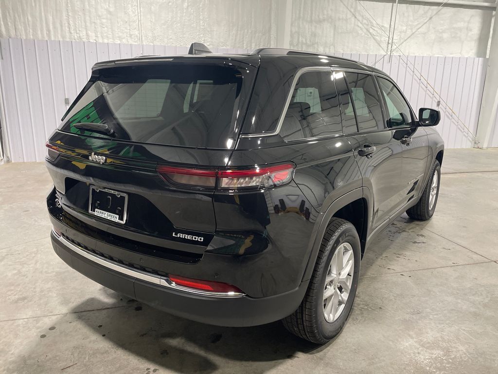 2025 Jeep Grand Cherokee Laredo X photo 2