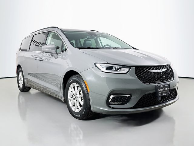 2022 Chrysler Pacifica Touring L's photo