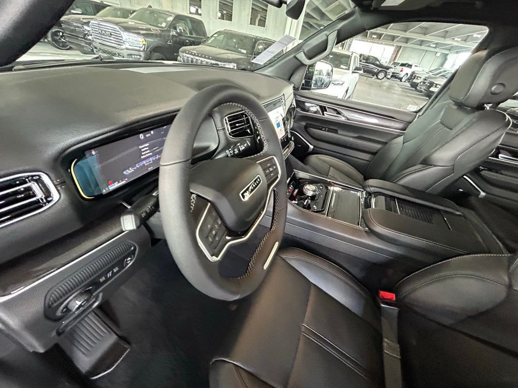2024 Jeep Wagoneer Base photo 31