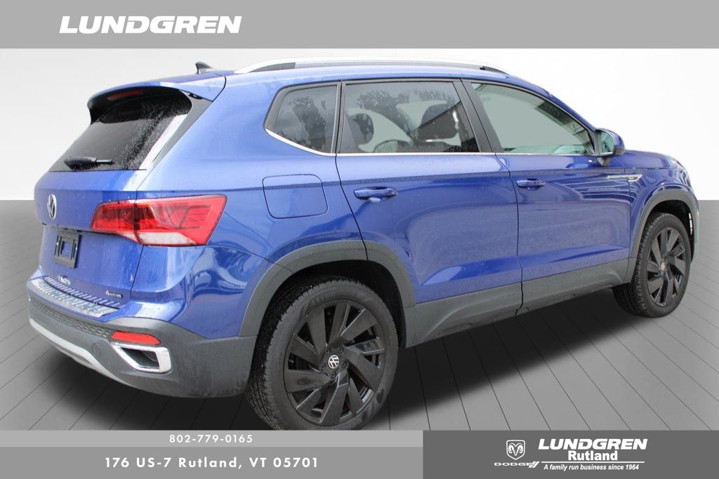 2024 Volkswagen Taos SE photo 3