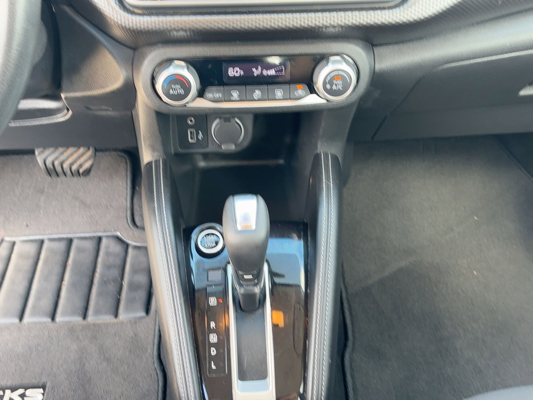 2020 Nissan Kicks SV photo 17