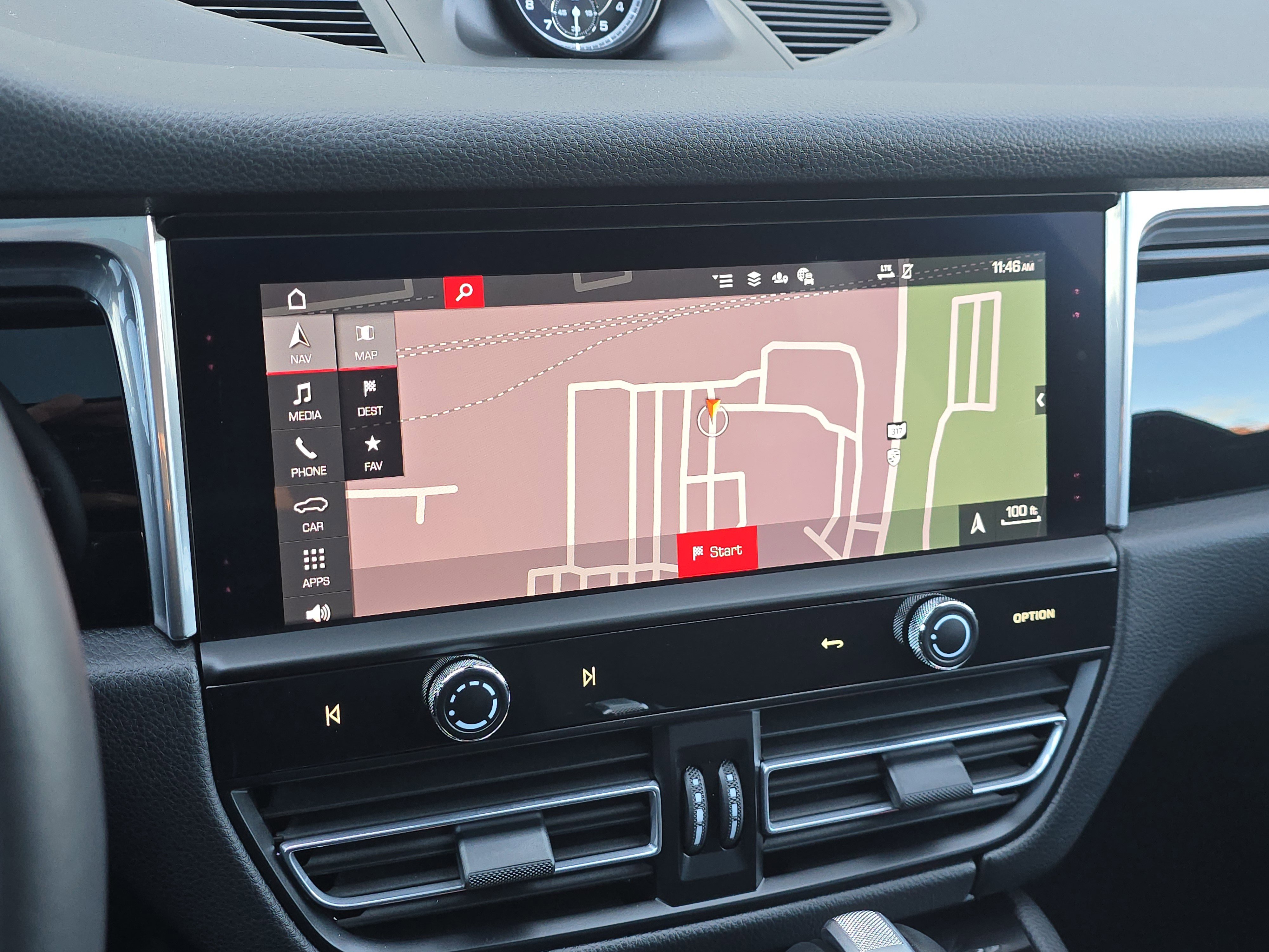 2025 Porsche Macan T photo 3