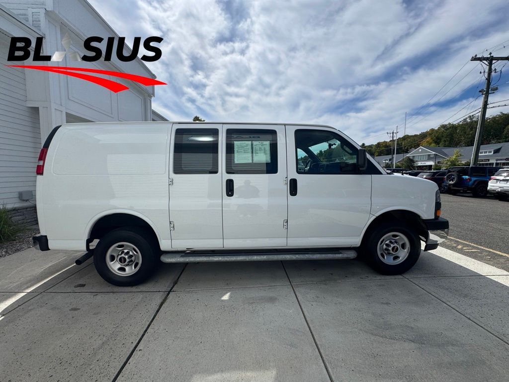 2023 Gmc Savana 2500 Cargo photo 2