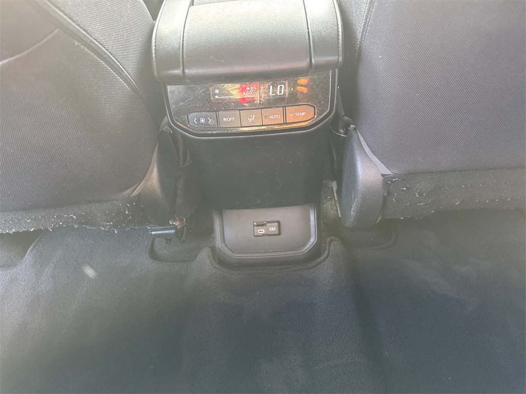 2023 Toyota Highlander L photo 20