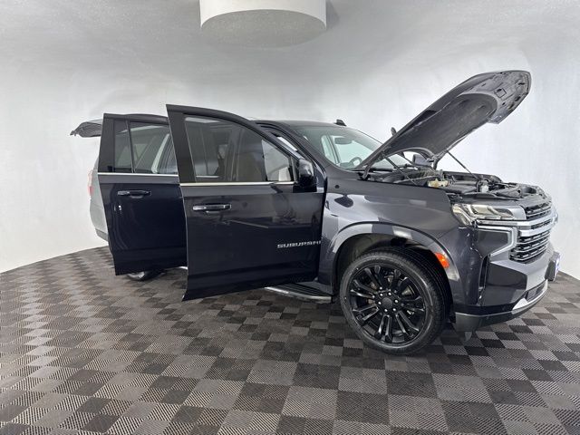 2022 Chevrolet Suburban LT photo 9