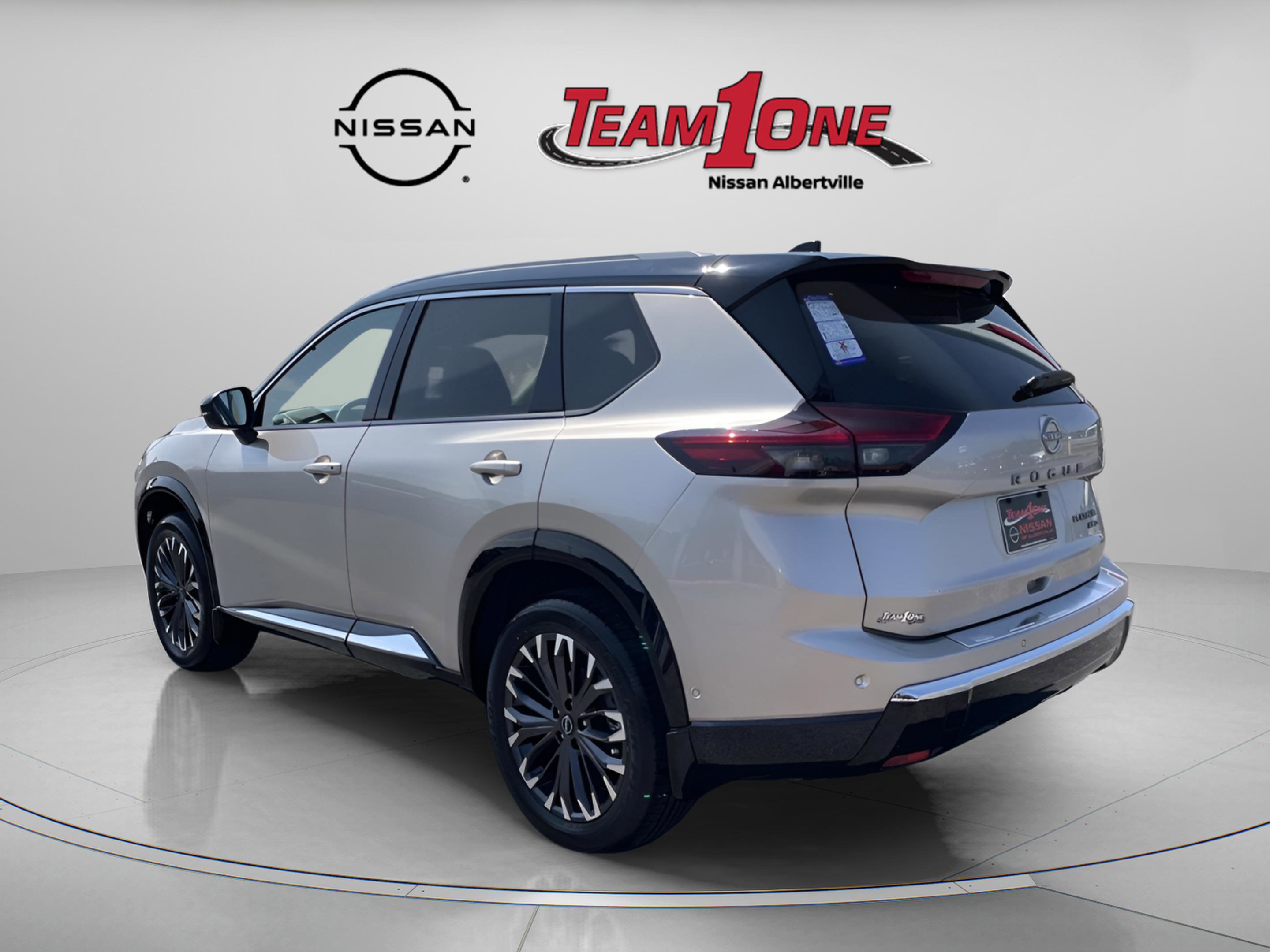 2026 Nissan Rogue Platinum photo 3