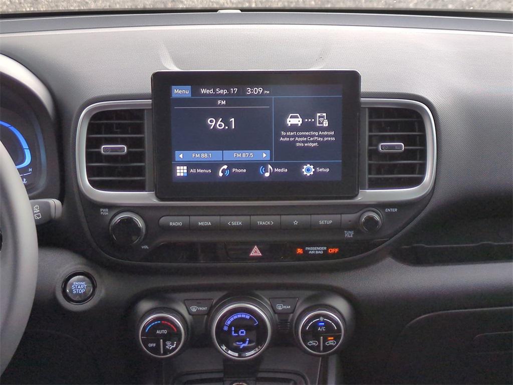 2025 Hyundai Venue SEL photo 15