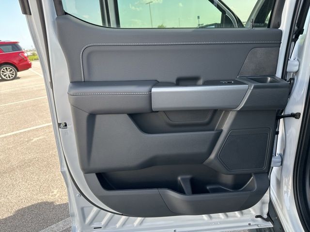 2025 Ford F-150 XLT photo 32