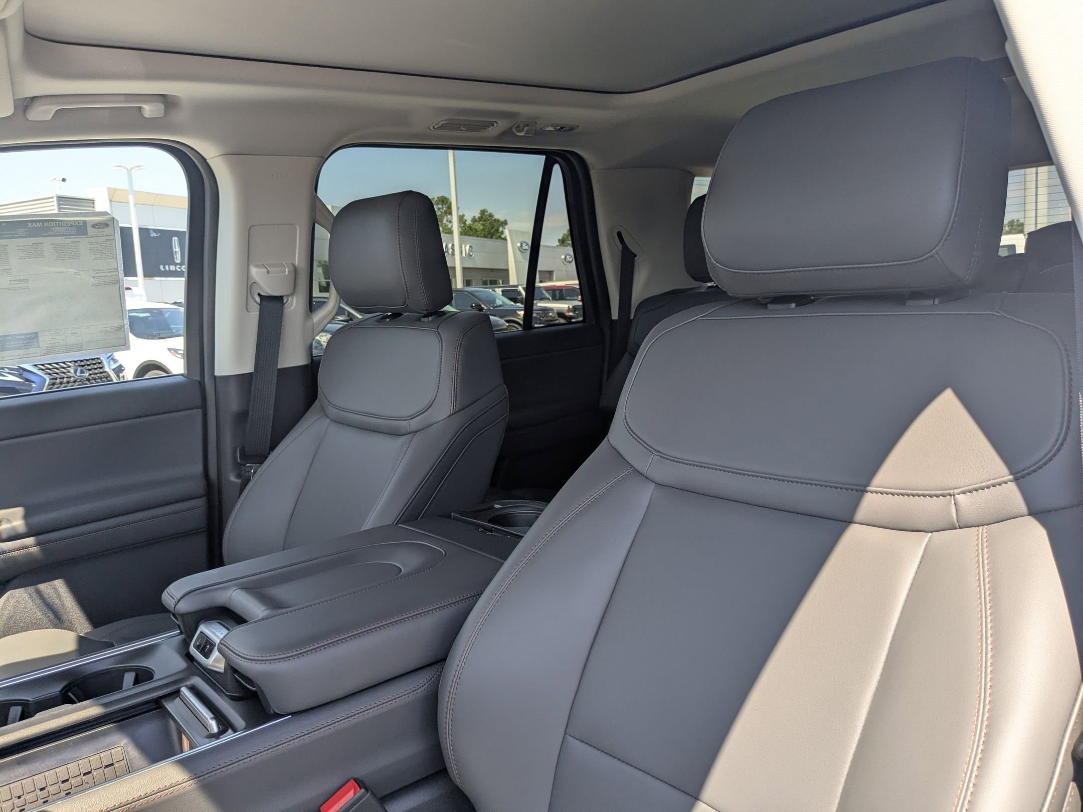 2025 Ford Expedition MAX photo 13