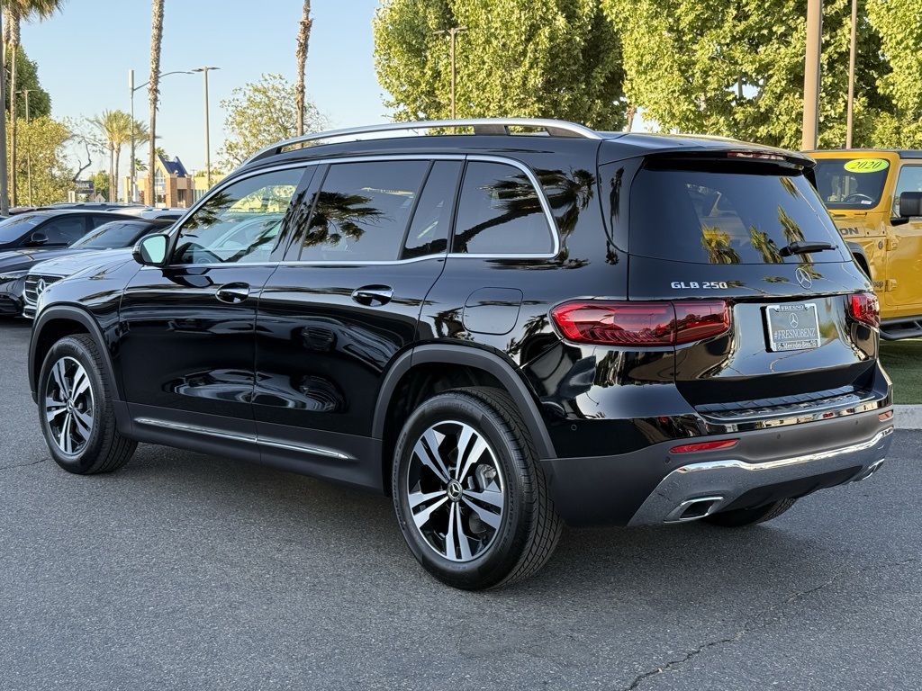 2025 Mercedes Benz GLB 250 photo 2