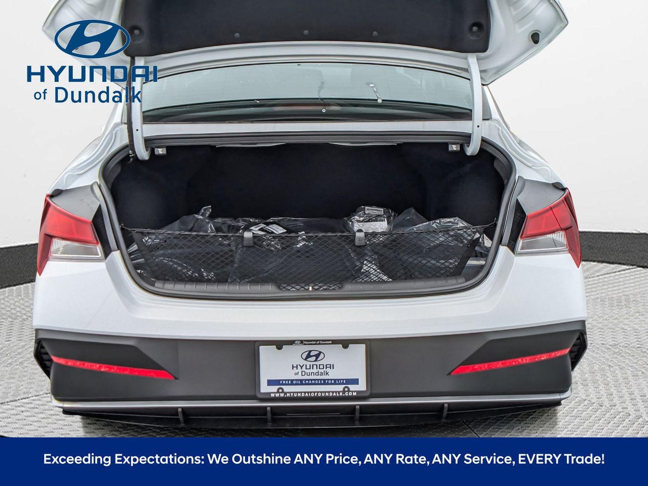 2025 Hyundai Elantra SE photo 9