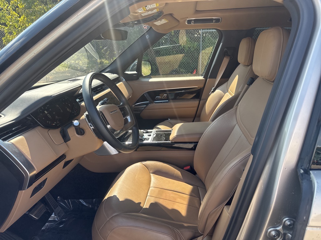 2023 Land Rover Range Rover SE photo 7