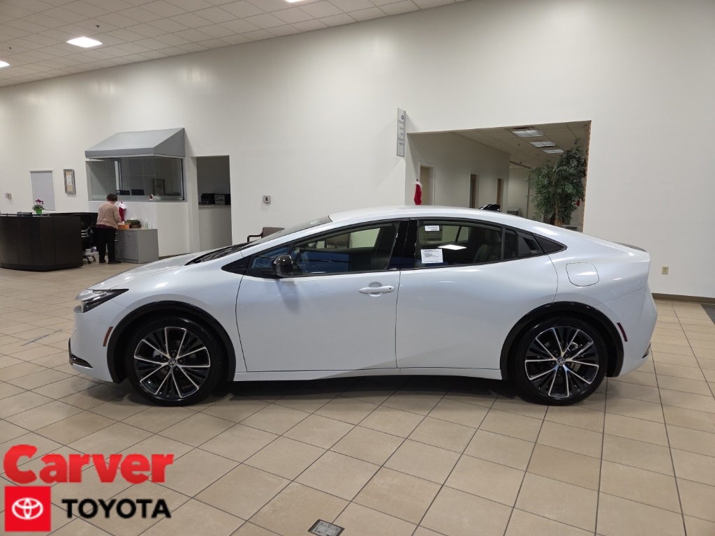 2026 Toyota Prius XLE's photo