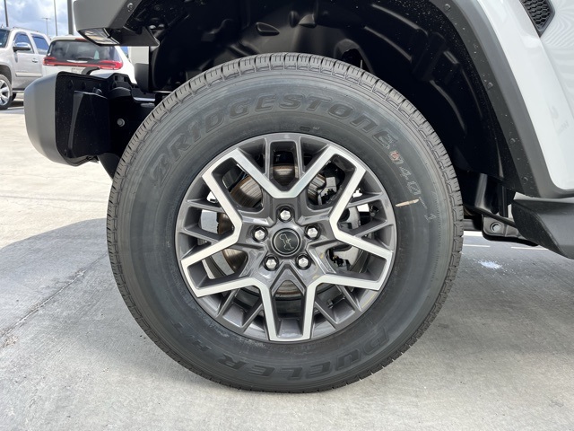 2025 Jeep Wrangler Sahara photo 6