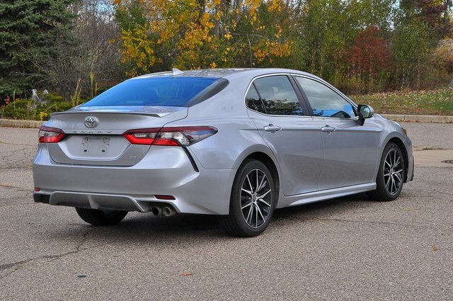 2023 Toyota Camry SE photo 3