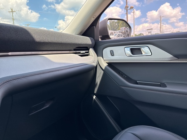 2025 Ford Explorer photo 36