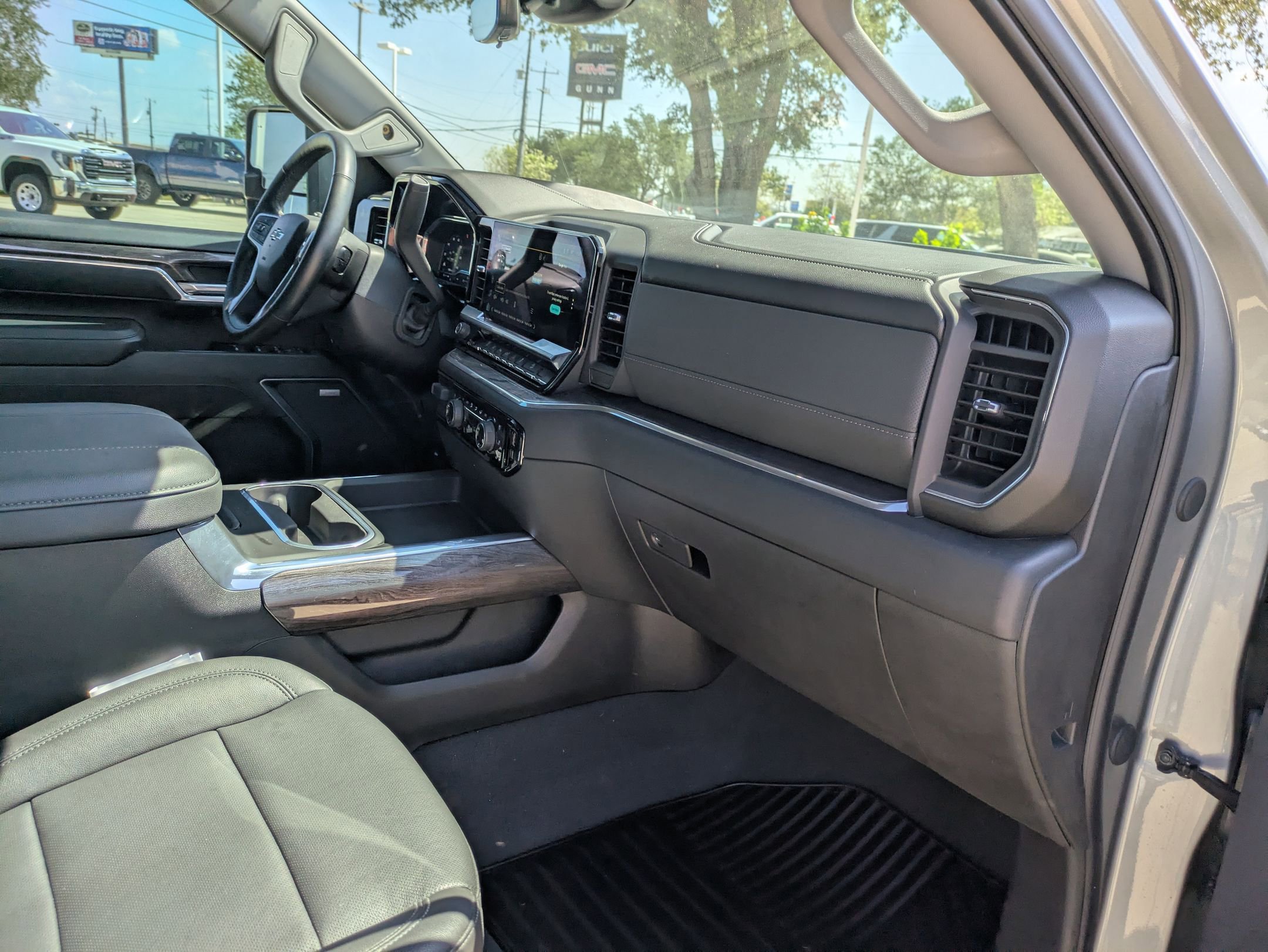 2025 Chevrolet Silverado 2500HD LTZ photo 28