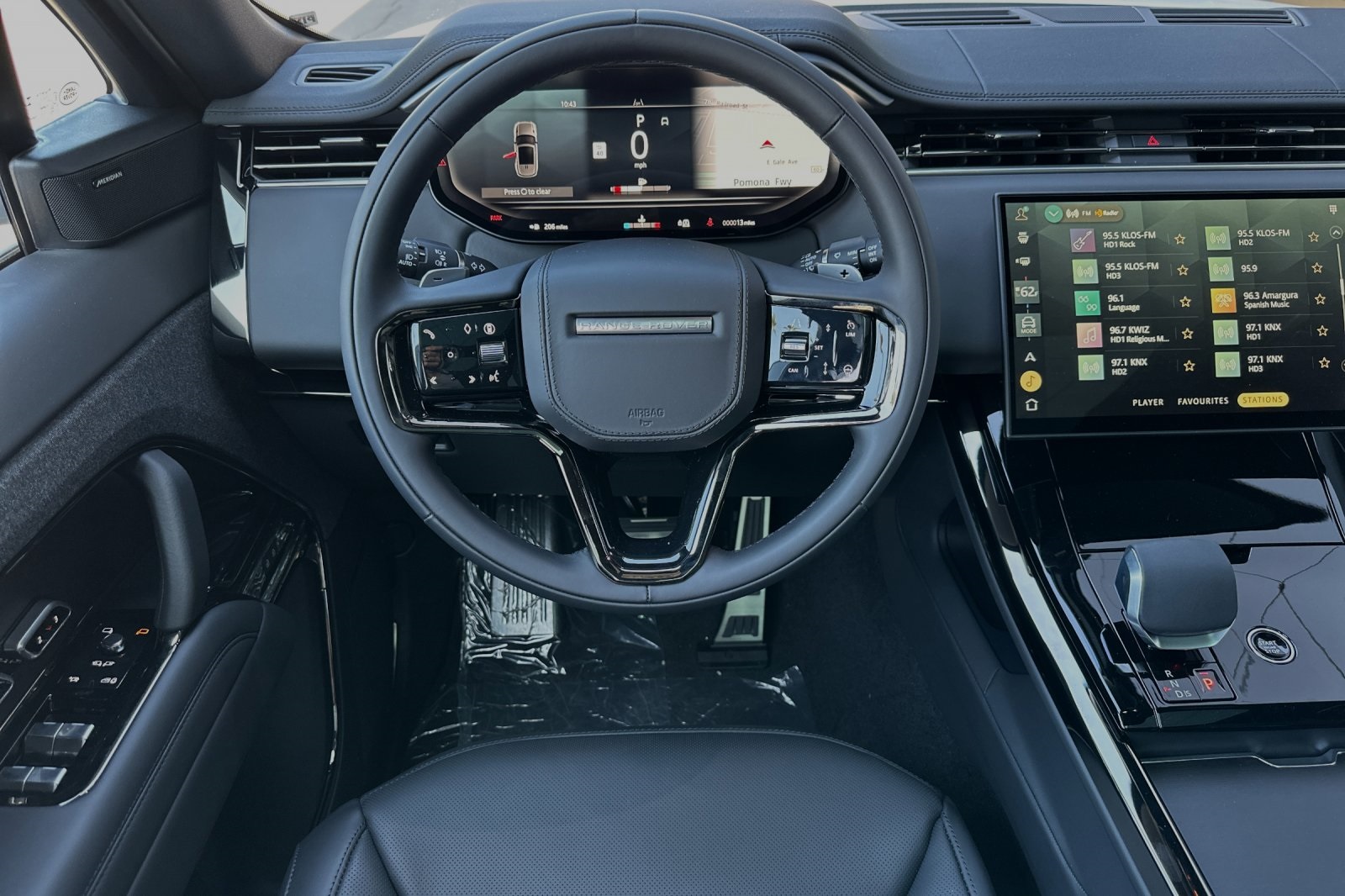 2025 Land Rover Range Rover Sport SE photo 15