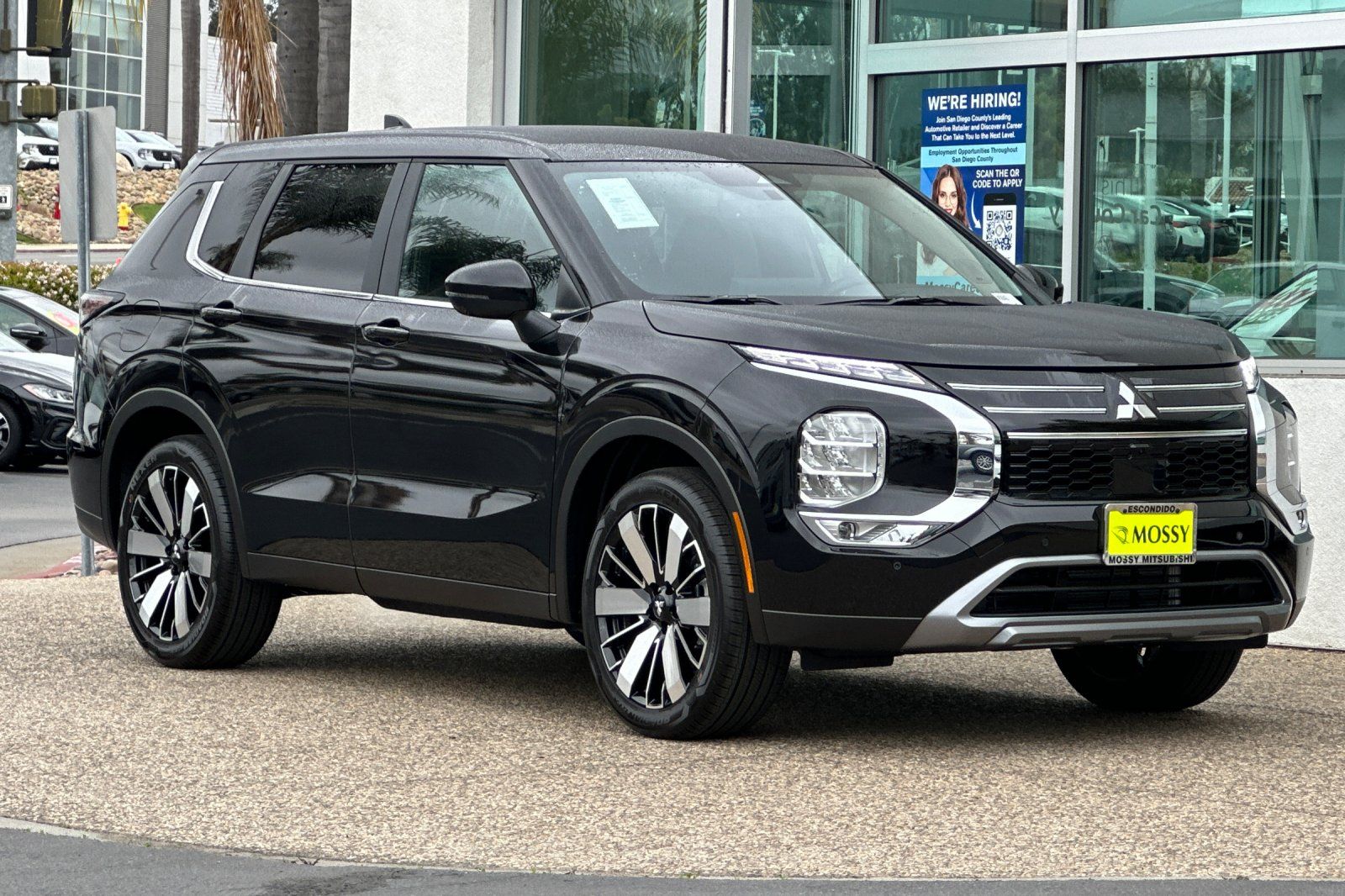 2025 Mitsubishi Outlander SE photo 2