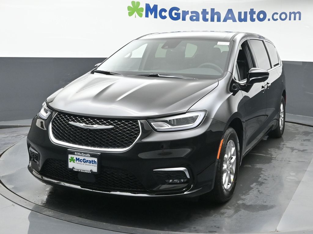 2025 Chrysler Pacifica photo 3