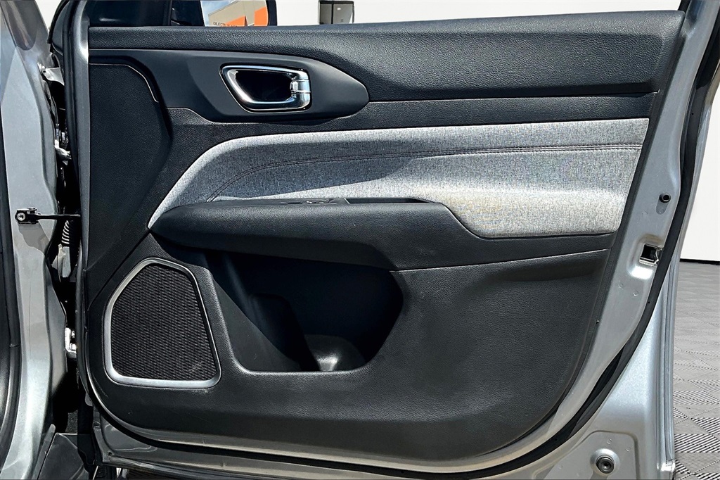 2022 Jeep Compass Latitude Lux photo 24