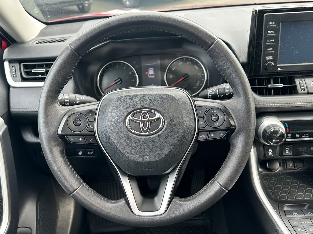 2021 Toyota RAV4 XLE Premium photo 16