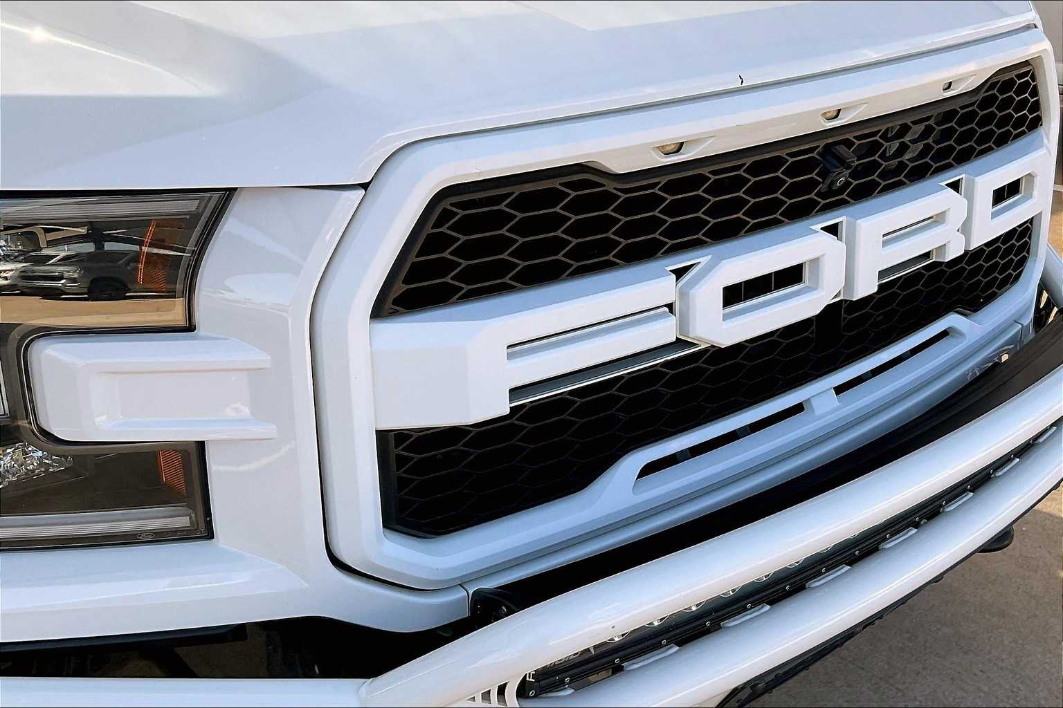 2020 Ford F-150 Raptor photo 25
