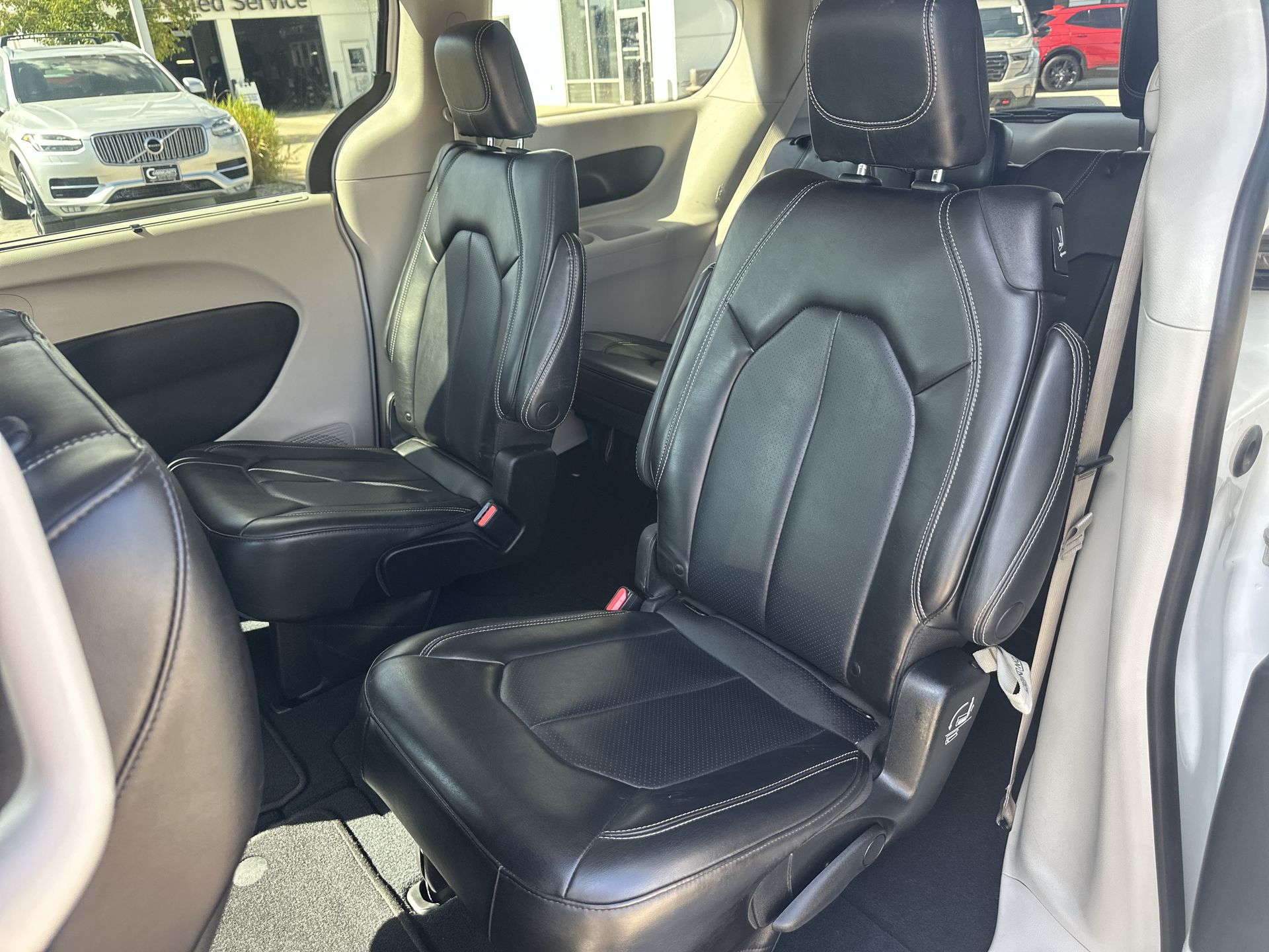 2023 Chrysler Pacifica Touring L photo 21