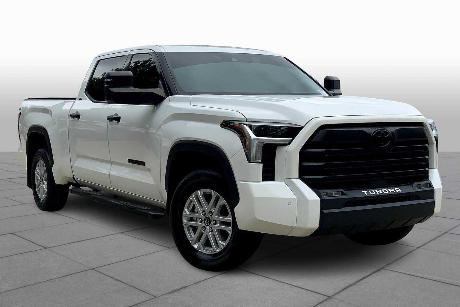 2022 Toyota Tundra SR5 CrewMax photo 2