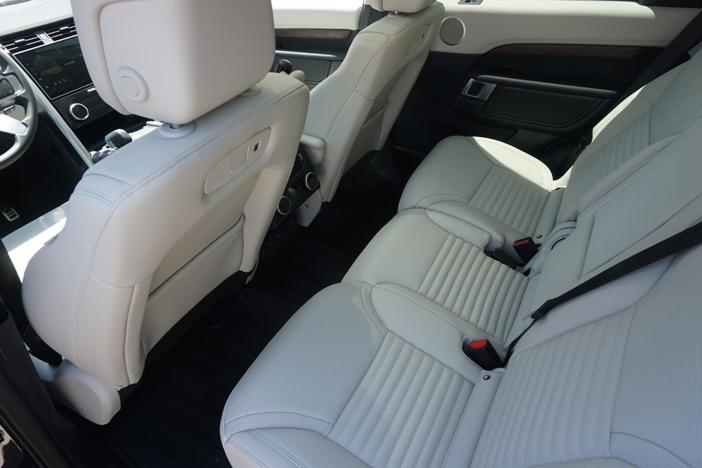 2025 Land Rover Discovery SE photo 29