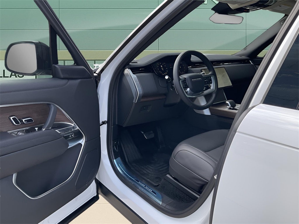 2025 Land Rover Range Rover SE photo 12