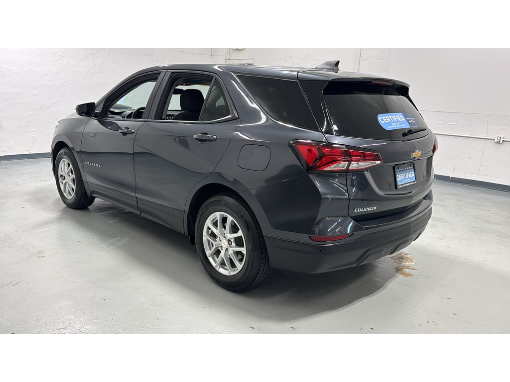2022 Chevrolet Equinox LS photo 4