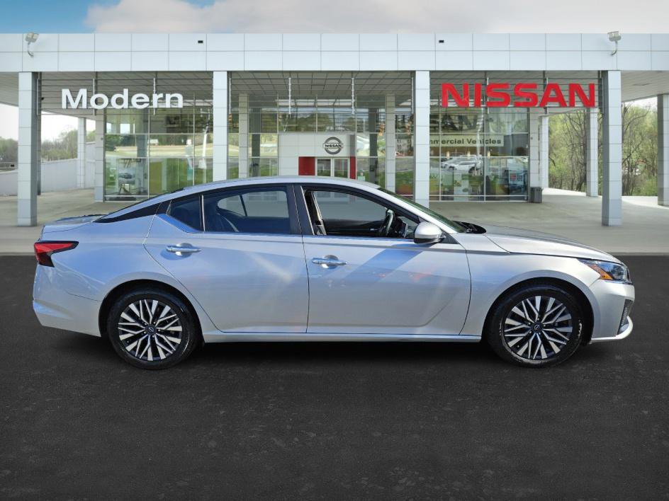 2024 Nissan Altima 2.5 SV photo 3
