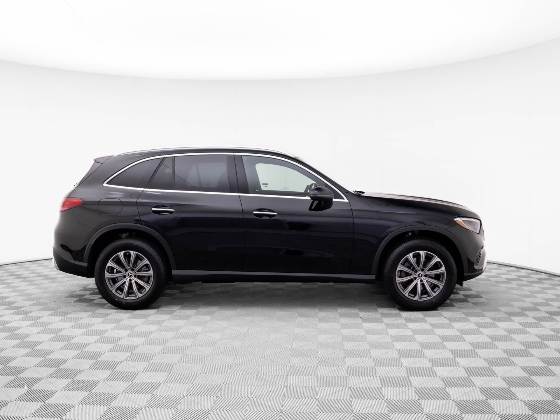 2025 Mercedes Benz GLC 300 4MATIC photo 6