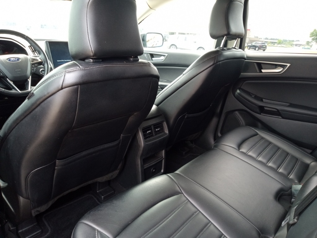 2023 Ford Edge SEL photo 16