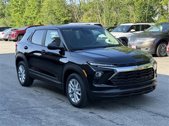 2026 Chevrolet Trailblazer LS photo 2
