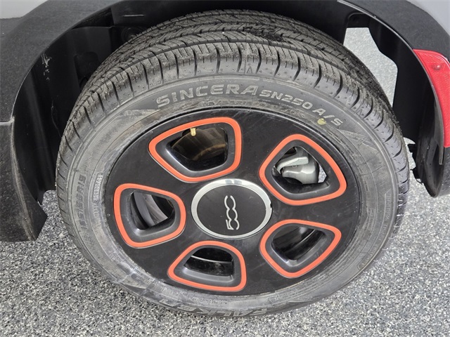 2014 FIAT 500e Battery Electric's photo