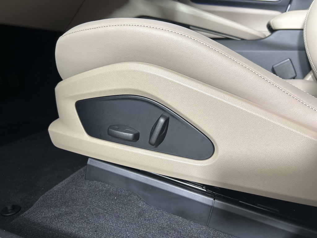 2025 Porsche Macan Electric photo 27