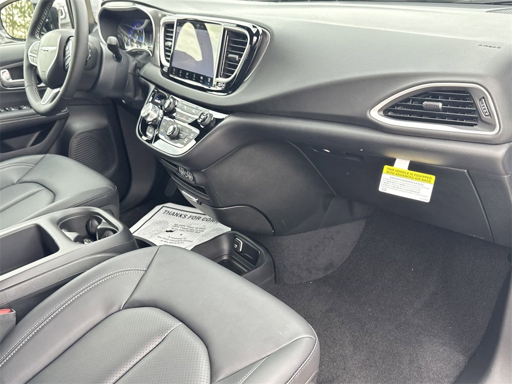 2025 Chrysler Voyager LX photo 38