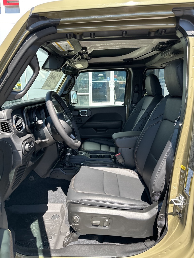 2025 Jeep Gladiator Sport photo 8