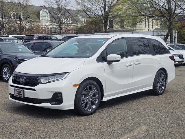2026 Honda Odyssey Touring photo 3