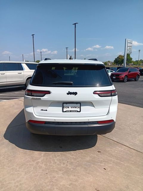 2023 Jeep Grand Cherokee Altitude photo 2