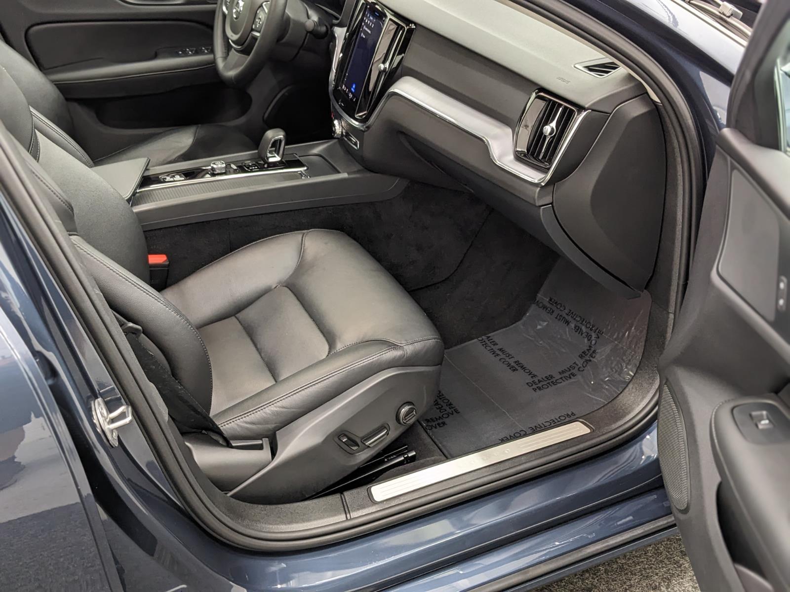 2025 Volvo S60 Core photo 13