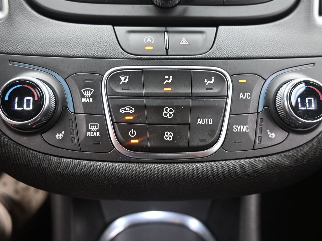 2023 Chevrolet Malibu 1LT photo 13