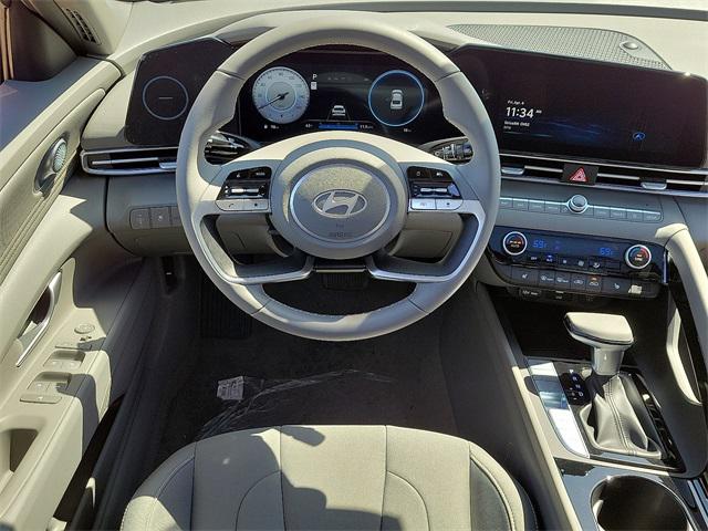 2025 Hyundai Elantra SEL Sport photo 8