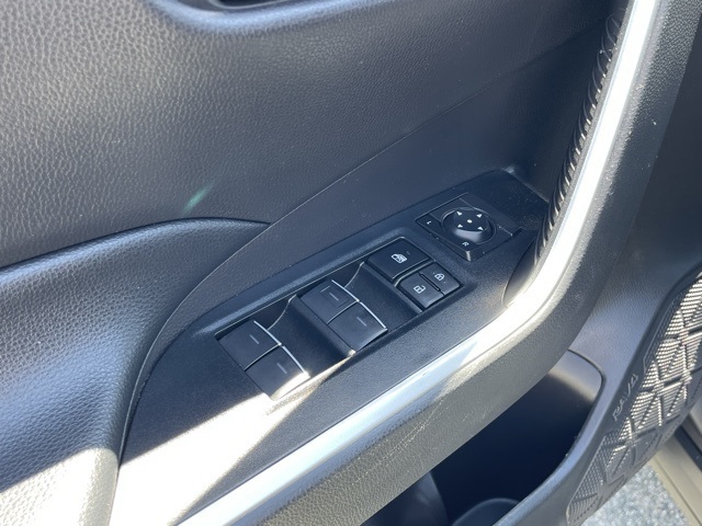 2022 Toyota RAV4 XLE photo 13