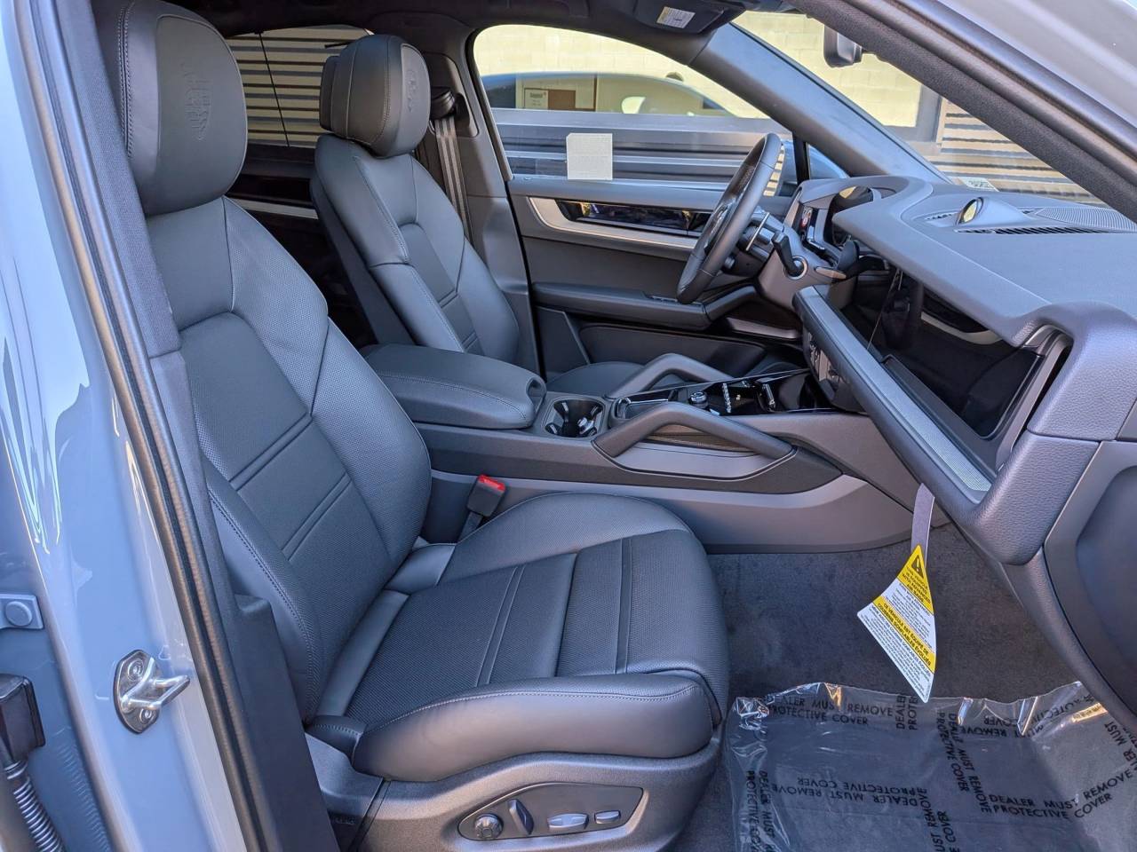 2025 Porsche Cayenne Coupe Base photo 24